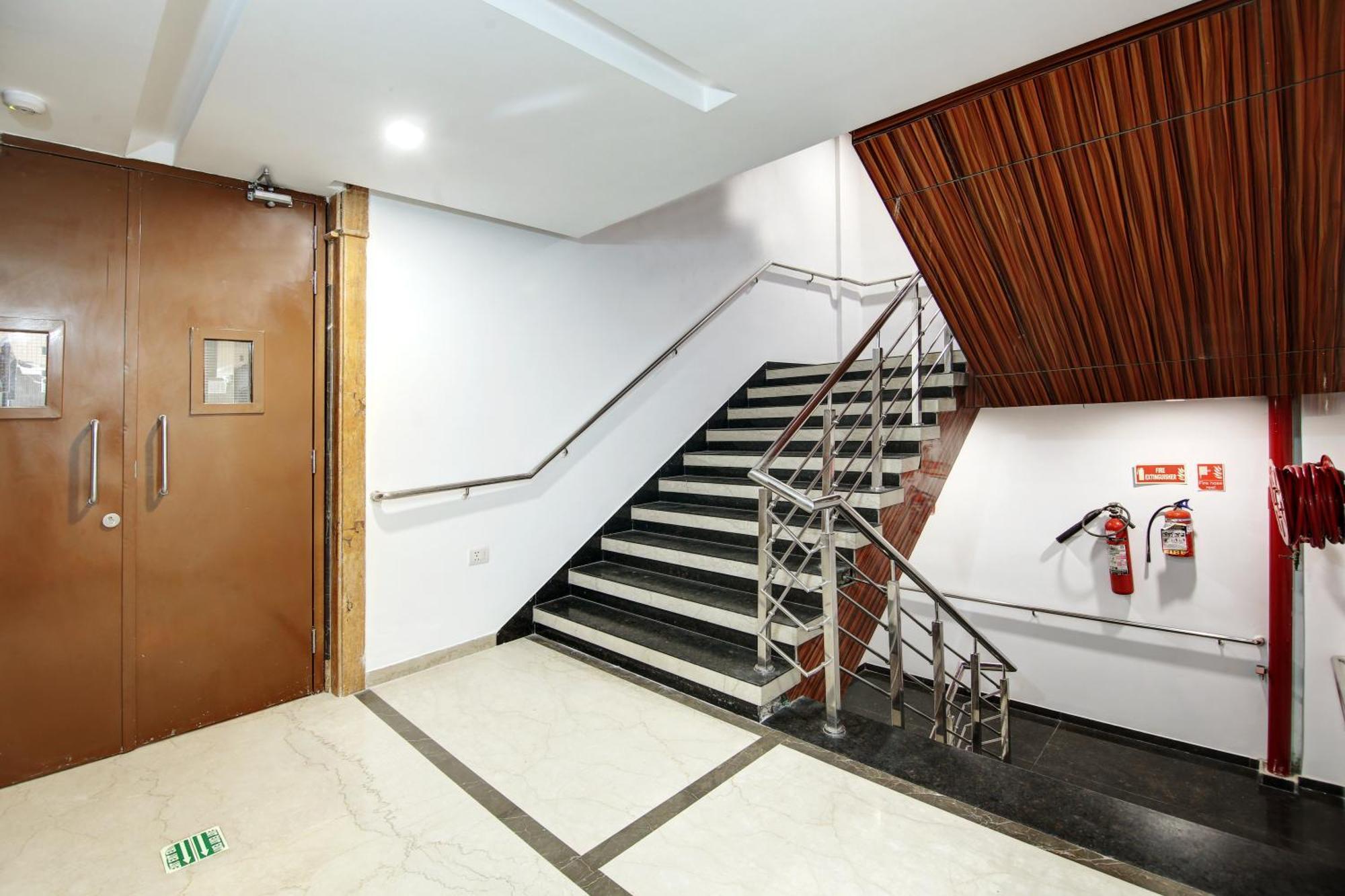 Hotel Neu Villa - Near Connaught Place & New Delhi Railway Station Eksteriør billede